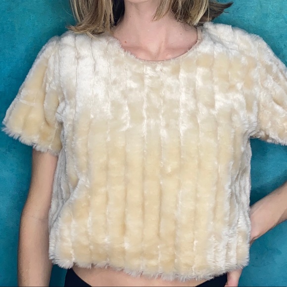 Faux fur crop top. Rarely worn. Great condition. - Picture 2 of 3